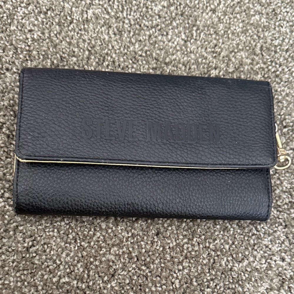 Steve Madden Black and Gold Wallet